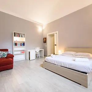 Appartement Via Atri 37, Naples